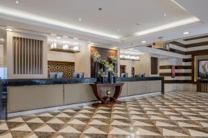 a lobby of a hotel with a reception desk at Al Aqeeq Madinah Hotel in Medina