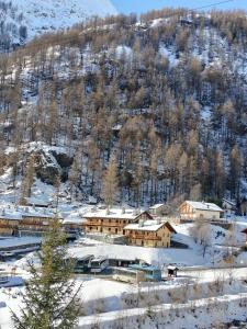 a town in the snow with a mountain in the background at PUNTA VITTORIA SUB 14 - RESIDENCE ANDERBATT GRESSONEY - 3 locali - CIR N 0010 in Staval