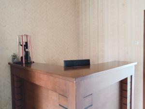 a wooden desk with a laptop on top of it at Twin Guest House Grand Wisata in Cibuntu