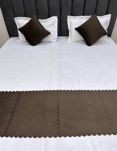 Un ou plusieurs lits dans un hébergement de l'établissement Hotel Ashoka B&B