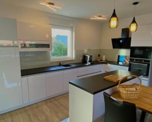 Kuchyň nebo kuchyňský kout v ubytování Ferienhaus Luka