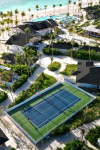 Tenis a/nebo squash v ubytování Joy Island Maldives All Inclusive Resort nebo okolí