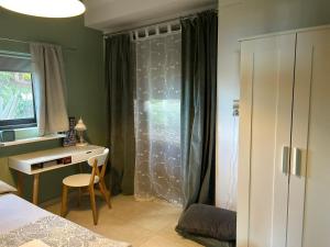 A bed or beds in a room at 7 SENCES!!