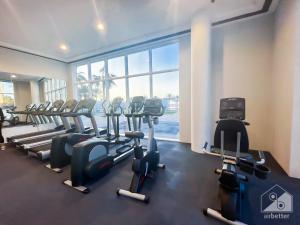 Fitnesscenter och/eller fitnessfaciliteter på Luxurious 1B Seaview Apartment in JBR