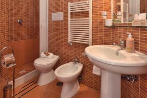 a bathroom with a sink and a toilet at B&B Galatea in Maiori