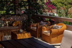 A seating area at 7 SENCES!!