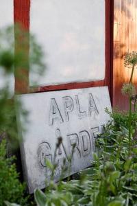 A garden outside Aplagårdens vingård