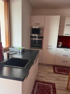 Kuchyň nebo kuchyňský kout v ubytování Apartmán Simmy