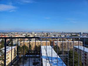 Nespecifikovaný výhled na destinaci Olomouc nebo výhled na město při pohledu z apartmánu