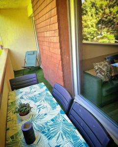Χώρος καθιστικού στο Joli appartement avec balcon