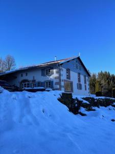 Villa d'exception LA BELLE DES VOSGES 4 étoiles, bain nordique, sauna, billard etc trong mùa đông