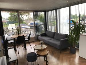 Quiet Waterloft near Amsterdam and Schiphol WS11的休息区