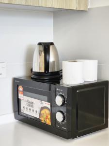 Sadržaji za pripremu kafe i čaja u objektu The MINDI, 2BR Cityview by WStay @ Tropicana 218 Macalister