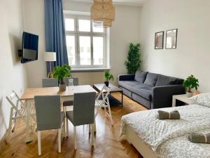 a living room with a table and a couch at 55m2 Stylish Apartment with Netflix - 15 min to Center in Vienna