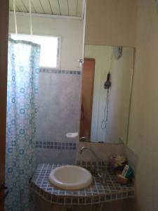 a bathroom with a sink and a shower at Cabañas Nontue in Tigre