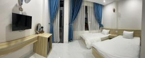 Postel nebo postele na pokoji v ubytování Thiên Thanh Hotel