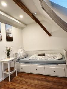 a bedroom with a bed in the corner of a room at Ferienwohnung Samy in Bayreuth