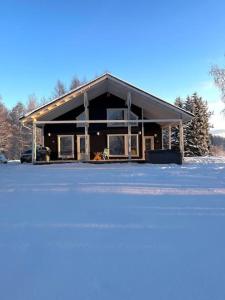 a building with a lot of windows in the snow at Mökki luonnon rauhassa in Tervola