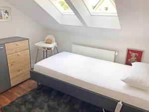 a bedroom with a large bed and a skylight at Ferien am Königshof in Georgsmarienhütte