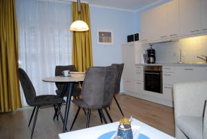 a kitchen and dining room with a table and chairs at Feriendomizil-Goethestr-App-06 in Ahlbeck