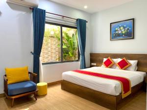 Postel nebo postele na pokoji v ubytování Golden Field Villa Hoi An