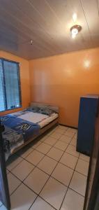 Säng eller sängar i ett rum på Hotel Allan Veintiocho Puntarenas