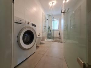 Kúpeľňa v ubytovaní Modern and Elegant Apartment in a Quiet Part of Pula