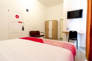 Ένα ή περισσότερα κρεβάτια σε δωμάτιο στο Capital O 92444 Kamojo Guest House