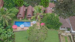 Bazén v ubytování Nyamane Ubud Green View Villas by EPS nebo v jeho okolí