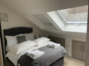 A bed or beds in a room at One Bedroom Apartment London