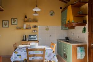 Afbeelding uit fotogalerij van Suite San Martino - Cecina Riparbella casa vacanze in Riparbella