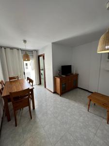 Μια τηλεόραση ή/και κέντρο ψυχαγωγίας στο Riviera Ático