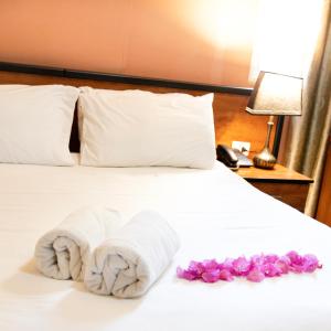 Postel nebo postele na pokoji v ubytování Byblos Comfort Hotel