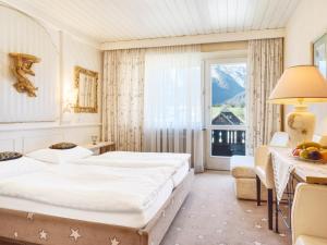 Posteľ alebo postele v izbe v ubytovaní Genuss - und Vitalhotel Moisl + 37 fotografií