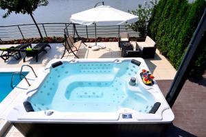 Басейн в Guest House Panorama Aqualux with Free Parking або поблизу