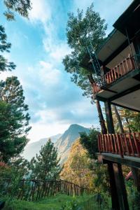 a view of the mountains from the porch of a house at Inspira ella in Ella