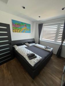 A bed or beds in a room at MK Apartment FREE Parking