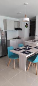 Kuchyň nebo kuchyňský kout v ubytování Apartamento en Peña Azul "La Aldea" Ricaurte, Cundinamarca
