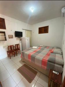 a bedroom with a bed and a television in it at Pousada Recanto dos Parente - Icaraizinho de Amontada in Amontada