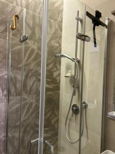 a shower with a glass door in a bathroom at B&B Regina 381 in Messina +13 photos