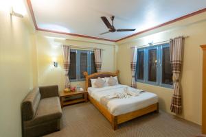 Un pat sau paturi într-o cameră la Paradise Boutique Hotel