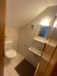 Kúpeľňa v ubytovaní 3-Zimmer Maisonette-Wohnung