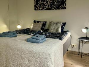 Postel nebo postele na pokoji v ubytování Wonderful arctic city apartment