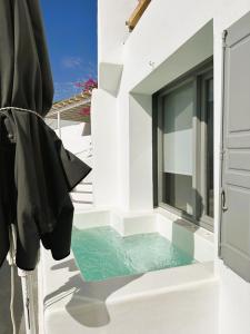 Gallery image of Lioyerma Cave Villa2 with Private Hot Tub in Oia