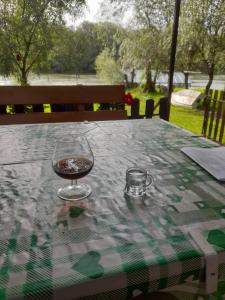 Výhled na řeku, která protéká v blízkosti prázdninového domu