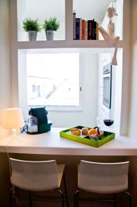 a kitchen counter with two chairs and a tray of fruit at Cosy and Renewed T2 Apartament in Campolide - 67 1D in Lisbon