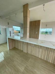 a large kitchen with a counter and a refrigerator at Casa Festival de Parintins 2024 II in Parintins