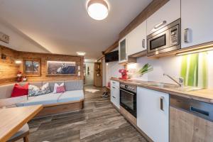 A kitchen or kitchenette at Apartment-Schöser