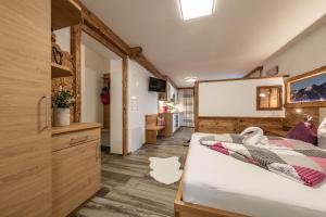 A bed or beds in a room at Apartment-Schöser