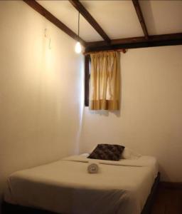 Postel nebo postele na pokoji v ubytování Hotel FLORA Suesca